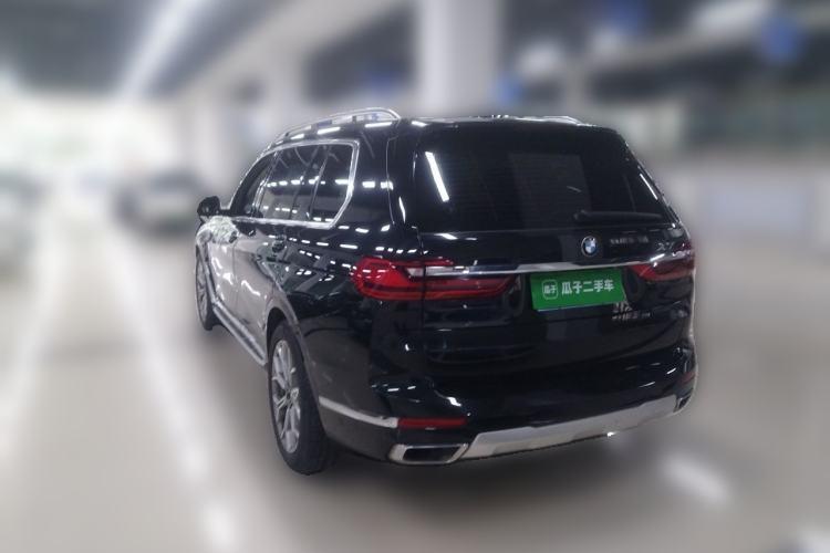 Used BMW X7 2022 xDrive40i Luxury Package with Leading Features Rear Left 45 Deg