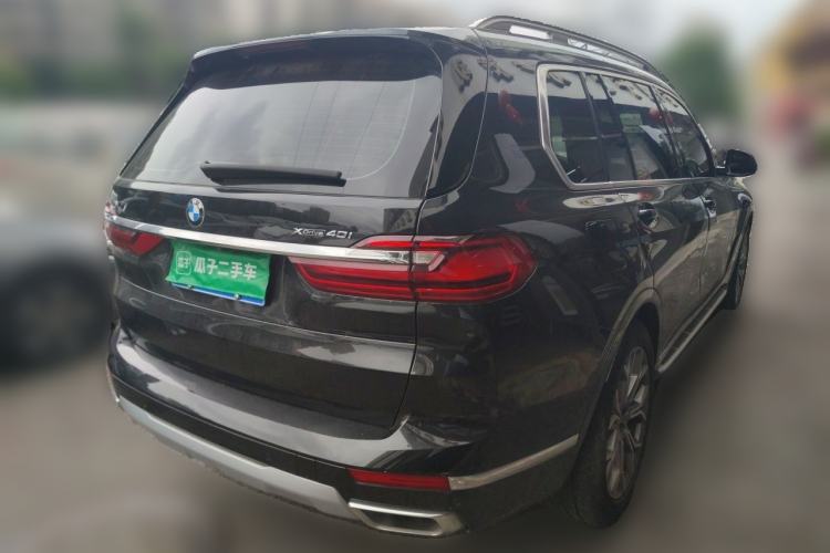 Used BMW X7 2022 xDrive40i Luxury Package with Leading Features Rear Right 45 Deg