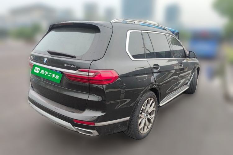 Used BMW X7 2022 xDrive40i Luxury Package with Leading Features Rear Right 45 Deg