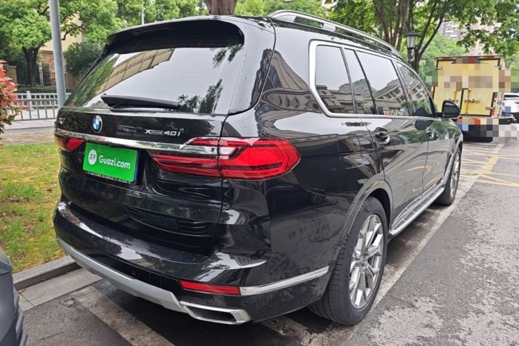 Used BMW X7 2022 xDrive40i Luxury Package with Leading Features Rear Right 45 Deg