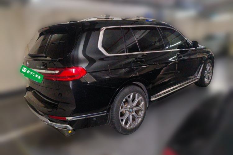 Used BMW X7 2022 xDrive40i Luxury Package with Leading Features Rear Right 45 Deg