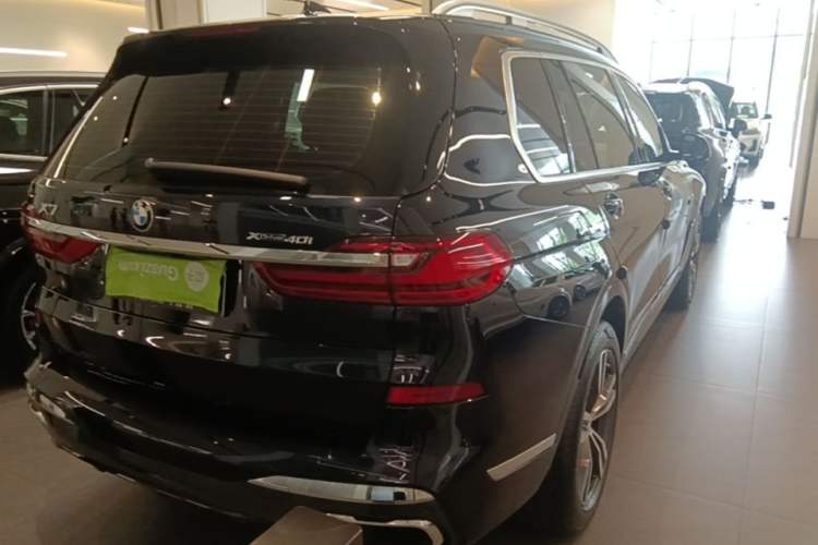 Used BMW X7 2022 xDrive40i Luxury M Sport Package Rear Right 45 Deg