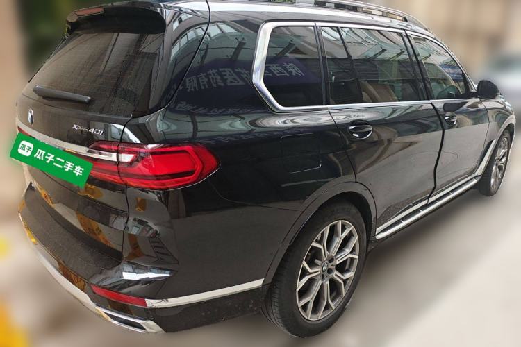 Used BMW X7 2022 xDrive40i Luxury Package with Leading Features Rear Right 45 Deg
