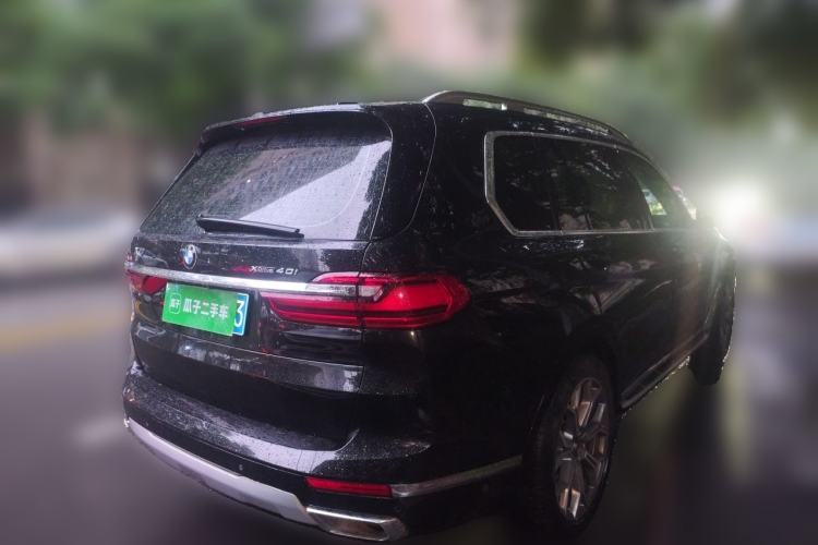 Used BMW X7 2022 xDrive40i Luxury Package with Leading Features Rear Right 45 Deg