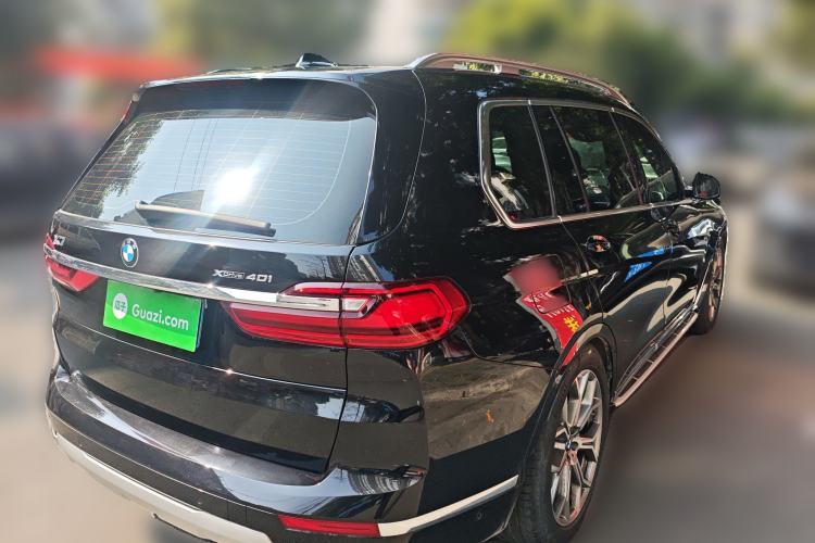 Used BMW X7 2022 xDrive40i Luxury Package with Leading Features Rear Right 45 Deg