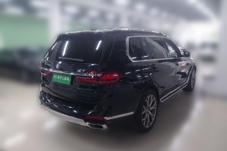 Used BMW X7 2022 xDrive40i Luxury Package with Leading Features Rear Right 45 Deg