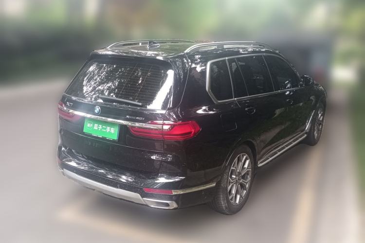 Used BMW X7 2022 xDrive40i Luxury Package with Leading Features Rear Right 45 Deg