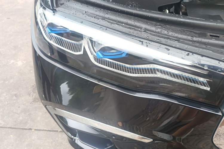 Used BMW X7 2022 xDrive40i Luxury M Sport Package Right Front Headlight