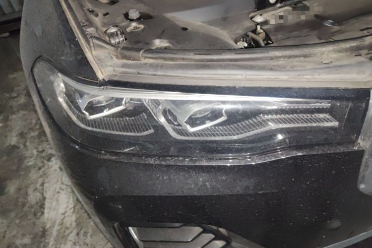 Used BMW X7 2022 xDrive40i Luxury Package with Leading Features Right Front Headlight