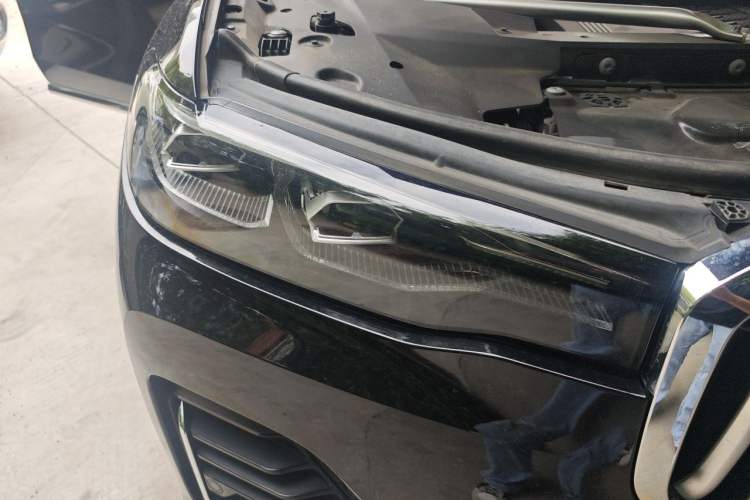Used BMW X7 2022 xDrive40i Luxury Package with Leading Features Right Front Headlight