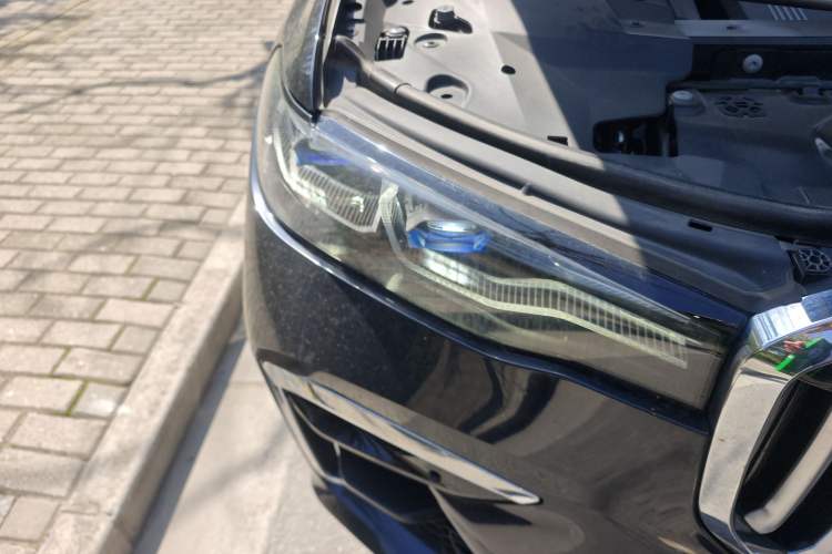 Used BMW X7 2022 xDrive40i Luxury Package with Leading Features Right Front Headlight
