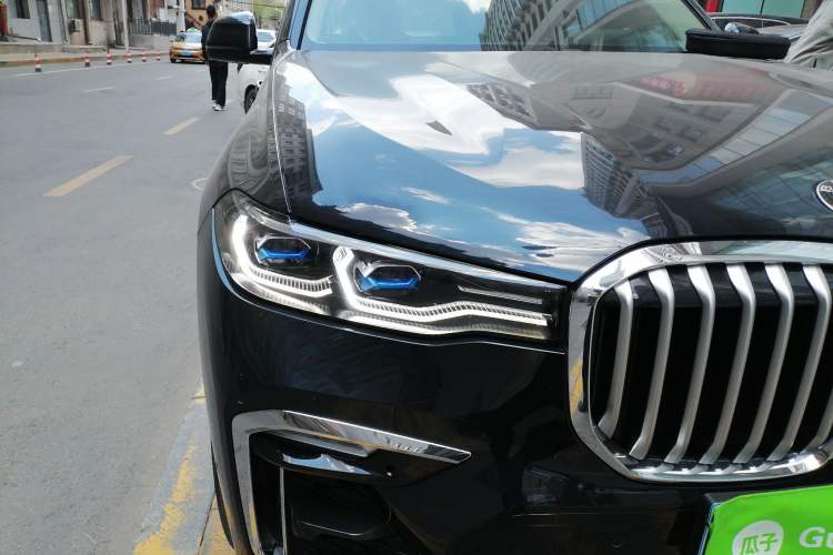 Used BMW X7 2022 xDrive40i Executive M Sport Package Right Front Headlight