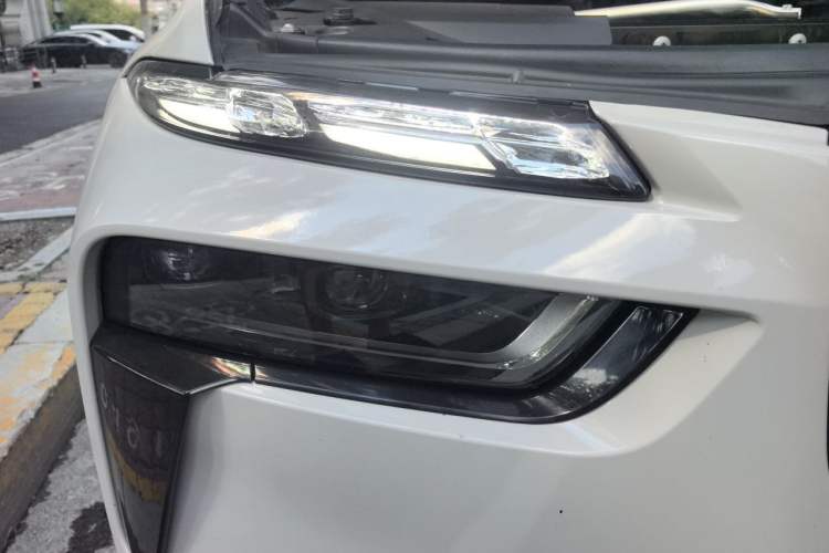 Used BMW X7  Right Front Headlight