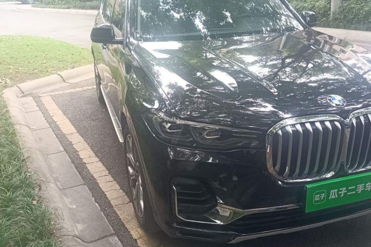 Used BMW X7 2022 xDrive40i Luxury Package with Leading Features Right Front Headlight