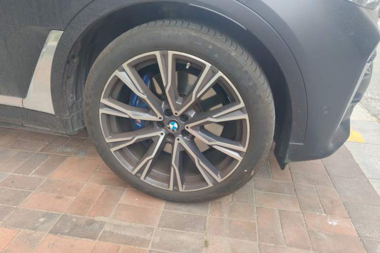 Used BMW X7 2022 xDrive40i Executive M Sport Package Right Front Wheel Hub