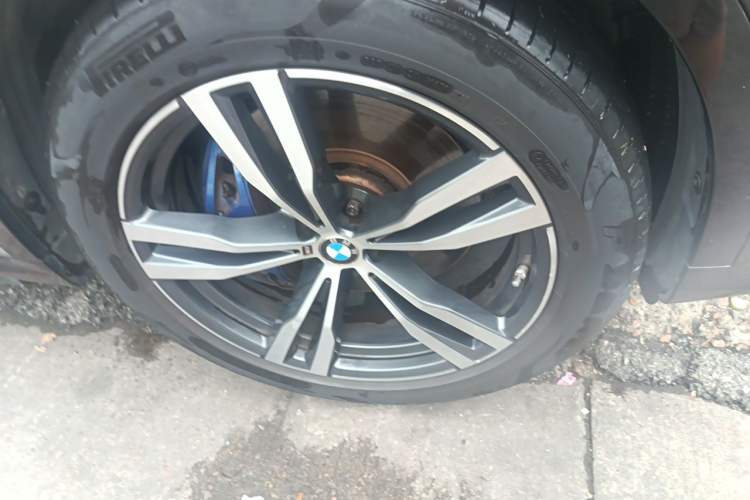 Used BMW X7 2022 xDrive40i Luxury M Sport Package Right Front Wheel Hub