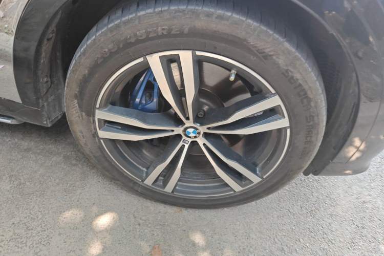 Used BMW X7 2022 xDrive40i Luxury M Sport Package Right Front Wheel Hub