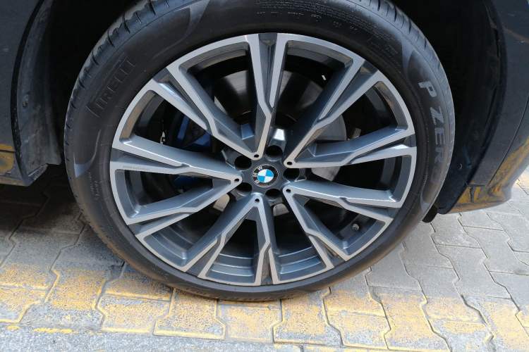Used BMW X7 2022 xDrive40i Executive M Sport Package Right Front Wheel Hub