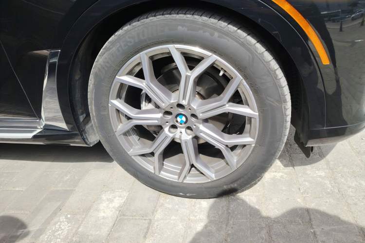 Used BMW X7  Right Front Wheel Hub