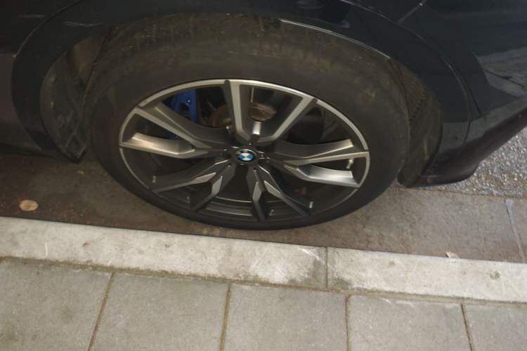 Used BMW X7 2022 xDrive M50i Right Front Wheel Hub