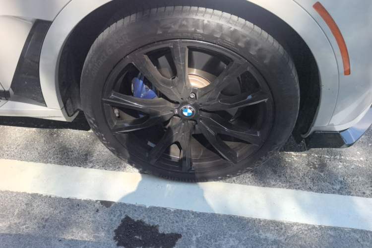 Used BMW X7  Right Front Wheel Hub