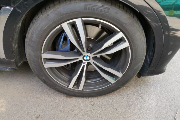 Used BMW X7 2022 xDrive40i Luxury M Sport Package Right Front Wheel Hub