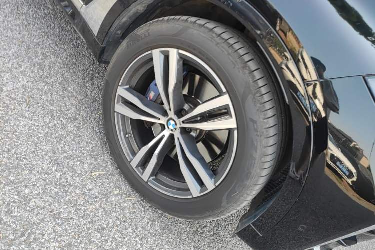 Used BMW X7 2022 xDrive40i Luxury M Sport Package Right Front Wheel Hub