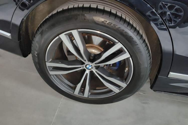 Used BMW X7 2022 xDrive40i Luxury M Sport Package Right Rear Wheel Hub
