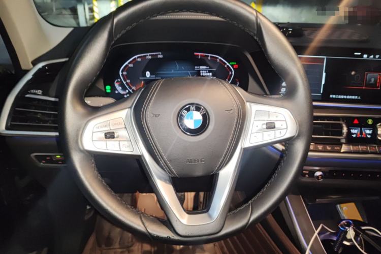 Used BMW X7 2022 xDrive40i Luxury Package with Leading Features Steering Wheel