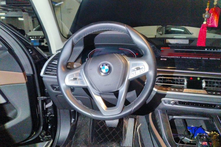 Used BMW X7 2022 xDrive40i Luxury Package with Leading Features Steering Wheel