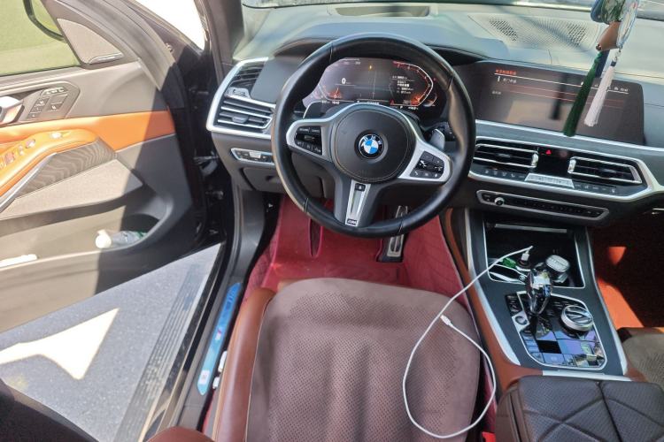 Used BMW X7 2022 xDrive40i Luxury Package with Leading Features Steering Wheel