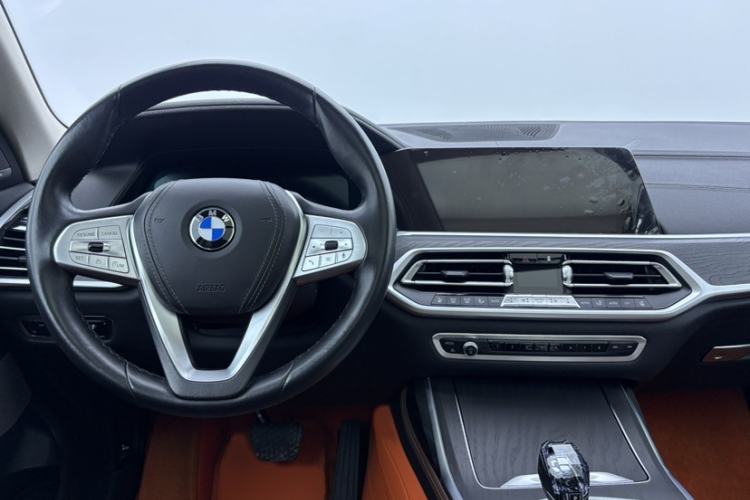 Used BMW X7 2022 xDrive40i Luxury Package with Leading Features Steering Wheel