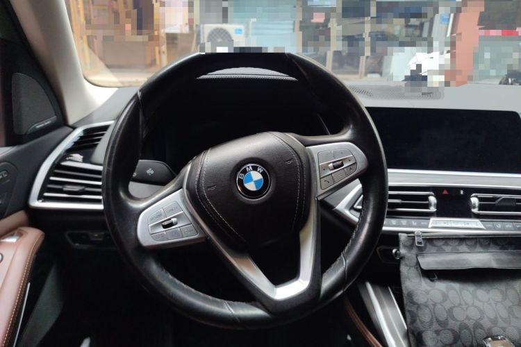 Used BMW X7 2022 xDrive40i Luxury Package with Leading Features Steering Wheel