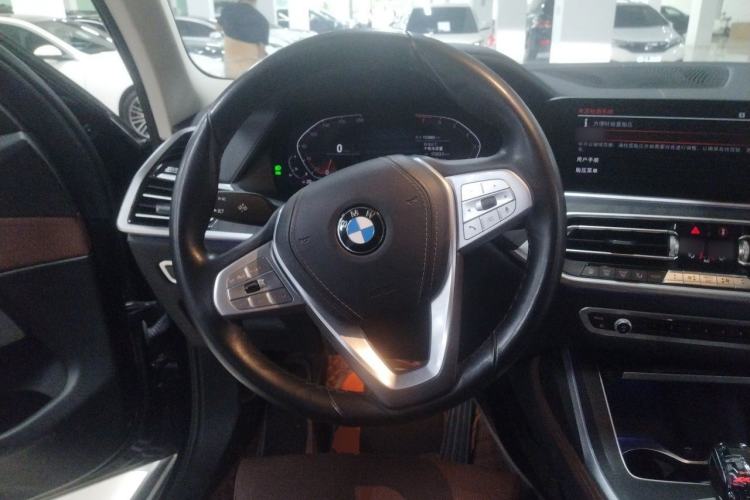 Used BMW X7 2022 xDrive40i Luxury Package with Leading Features Steering Wheel