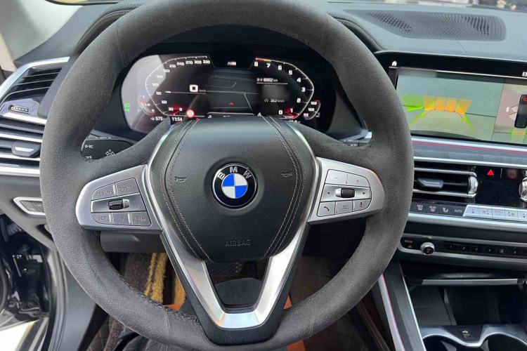 Used BMW X7 2022 xDrive40i Luxury Package with Leading Features Steering Wheel