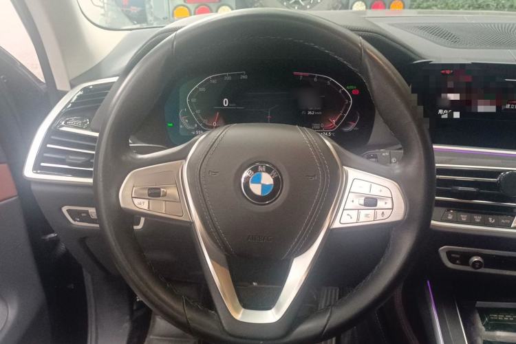 Used BMW X7 2022 xDrive40i Luxury Package with Leading Features Steering Wheel