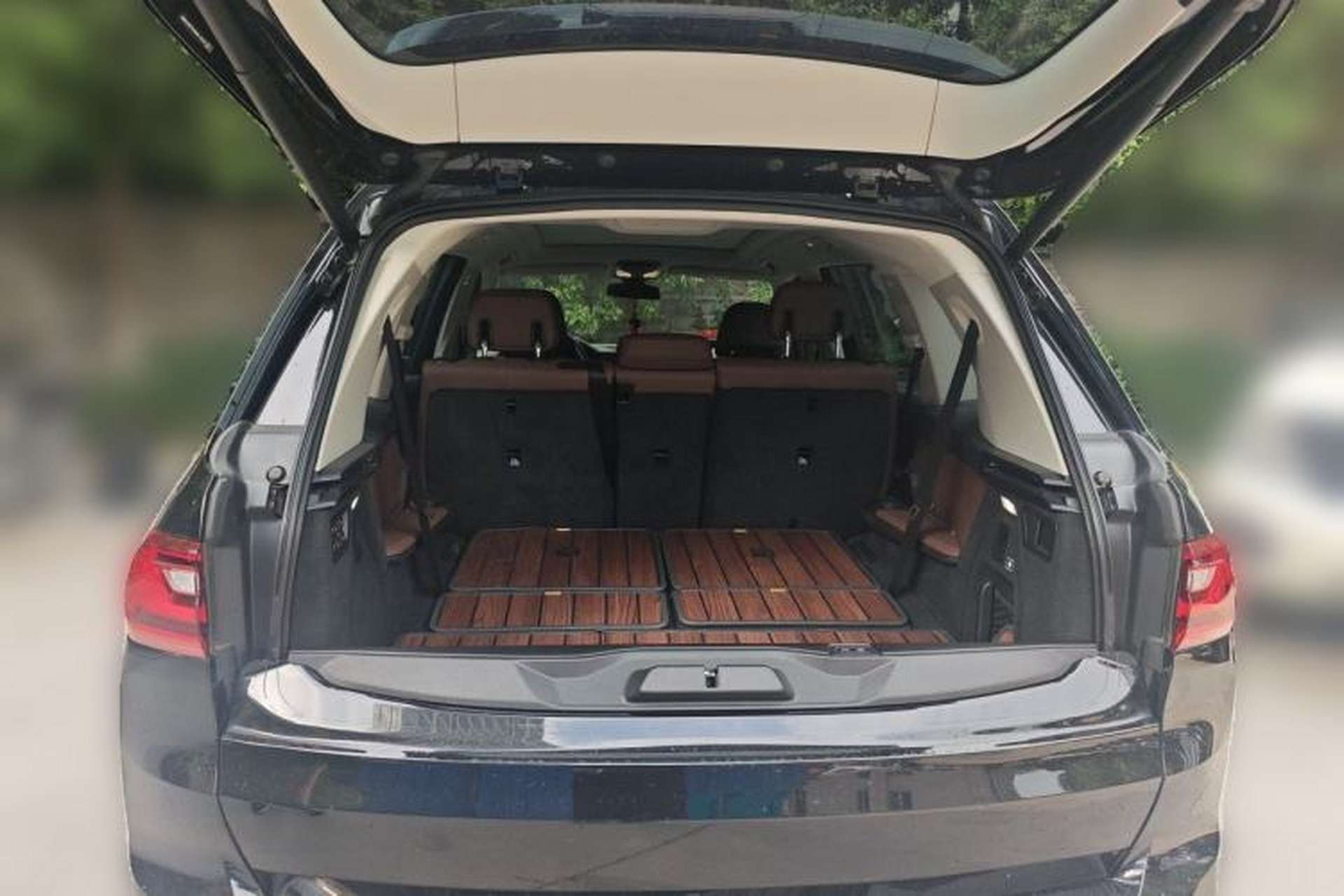 Used BMW X7 2022 xDrive40i Luxury Package with Leading Features Trunk