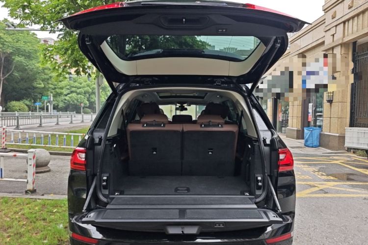 Used BMW X7 2022 xDrive40i Luxury Package with Leading Features Trunk