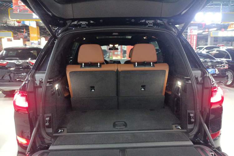 Used BMW X7 2022 xDrive40i Luxury M Sport Package Trunk