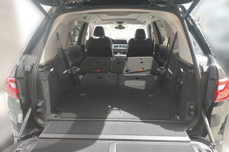 Used BMW X7  Trunk
