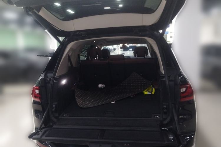 Used BMW X7 2022 xDrive40i Luxury Package with Leading Features Trunk