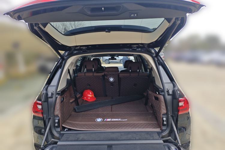 Used BMW X7 2022 xDrive40i Luxury Package with Leading Features Trunk