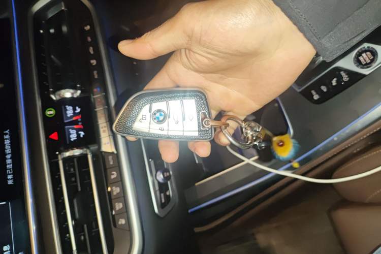 Used BMW X7 2022 xDrive40i Luxury Package with Leading Features Vehicle Key