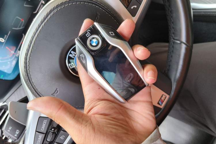 Used BMW X7 2022 xDrive40i Luxury M Sport Package Vehicle Key