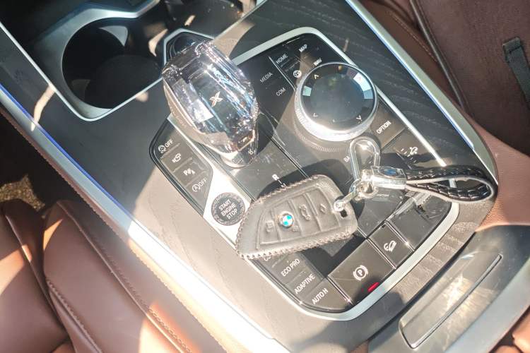 Used BMW X7 2022 xDrive40i Luxury Package with Leading Features Vehicle Key