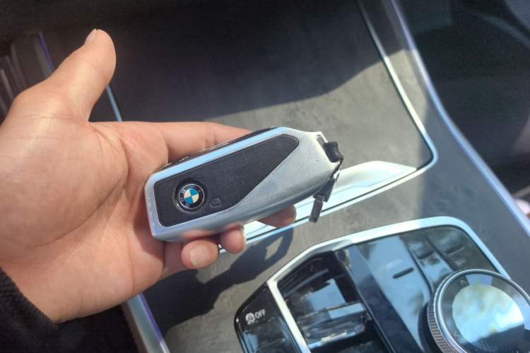 Used BMW X7  Vehicle Key