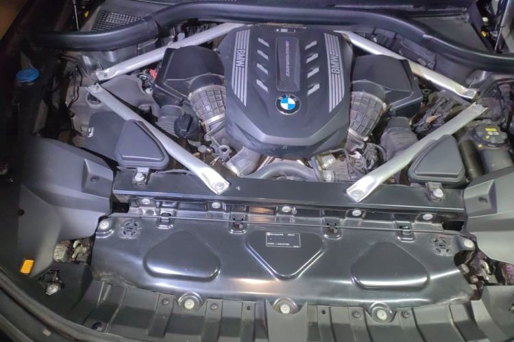 Used BMW X7 2022 xDrive M50i Engine Bay