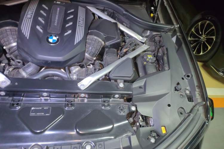 Used BMW X7 2022 xDrive M50i Engine Bay Left