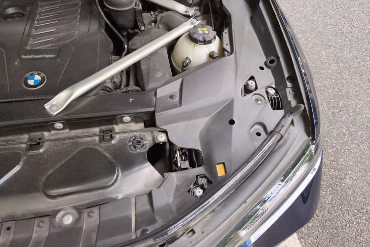 Used BMW X7 2022 xDrive40i Executive M Sport Package Engine Bay Left