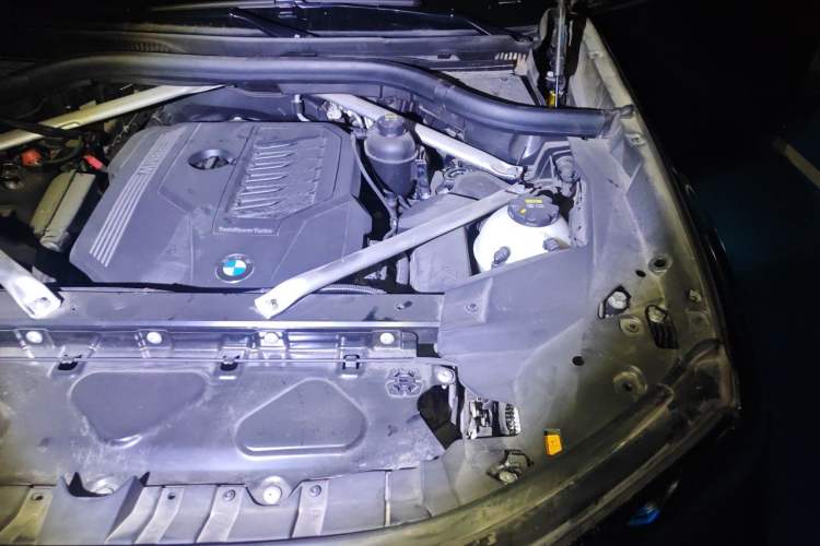 Used BMW X7 2022 xDrive40i Luxury M Sport Package Engine Bay Left